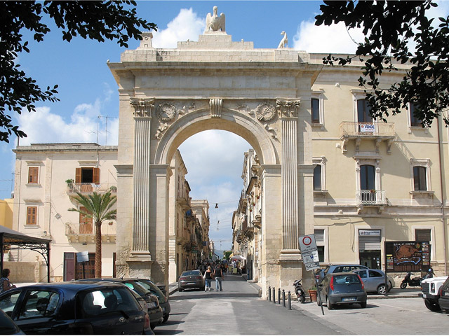 <p>
	Porta Reale</p>
