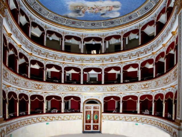 Avola - 
	Teatro Comunale Garibaldi